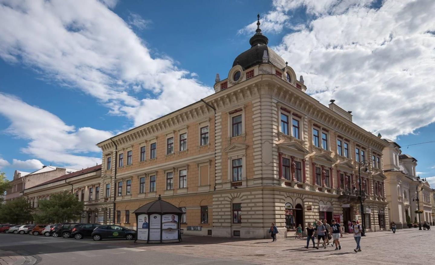 Understreet Studio With Private Parking Kosice Exterior photo